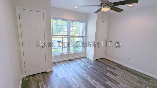 Building Photo - Turnabout Lane Duplex