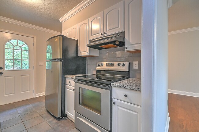 Building Photo - 2708 Schumway Dr