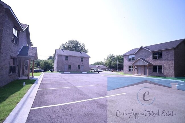 Building Photo - Beautiful 2 bed 2 bath duplex, includes washer and dryer - new construction!!