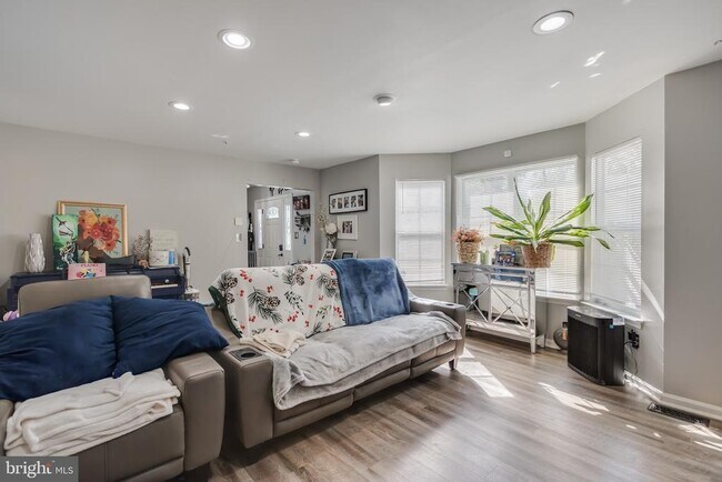 Building Photo - 3107 Ladova Way