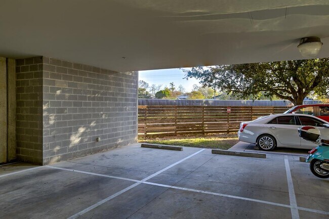 Building Photo - 2235 E 6th St