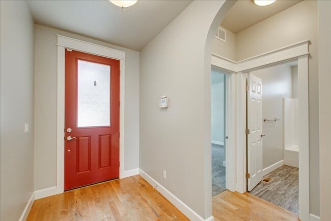 Building Photo - Beautiful Home in Desired Hazelwood Subdiv...