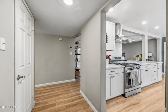 Building Photo - 1831 W Northview Ave