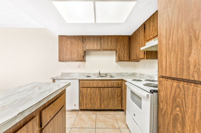 Building Photo - 5309 W Cheyenne Ave