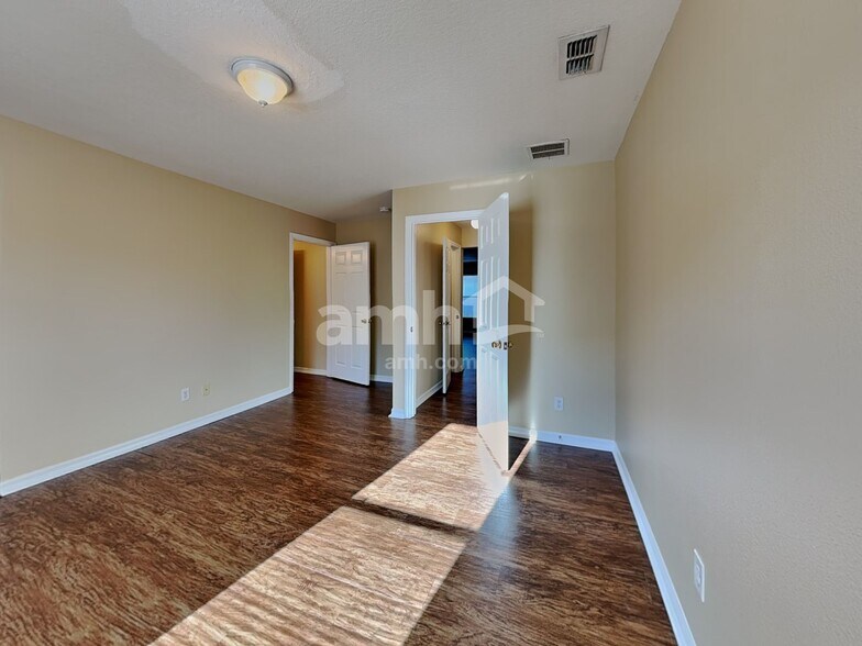 Building Photo - 15260 Perdido Dr