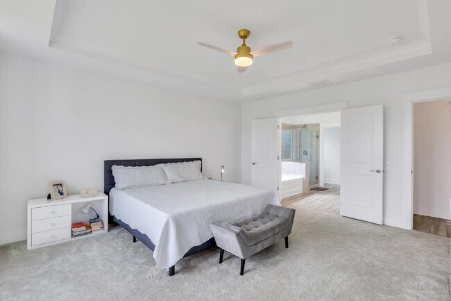 Building Photo - "Lagoon view in Lawton Station - Spacious ...