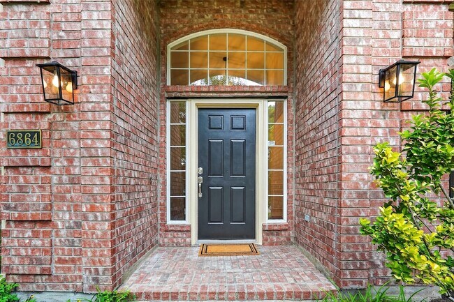 Building Photo - 6864 Bushnell Dr
