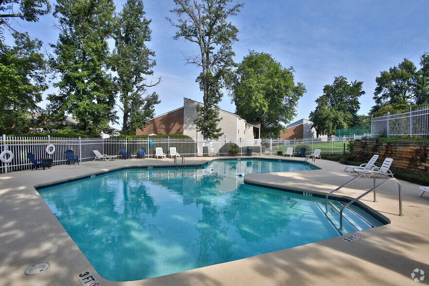 Primary Photo - Overlook Apartments