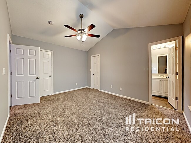 Building Photo - 125 Pinto Dr