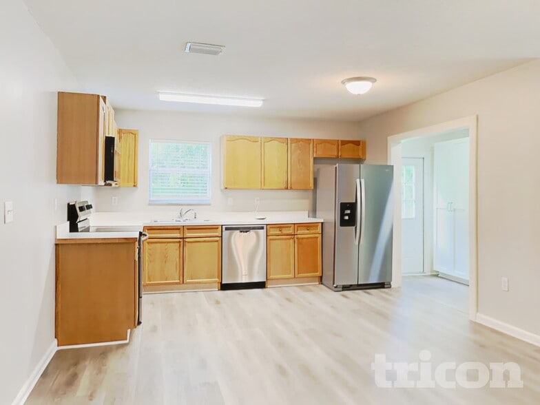 Building Photo - 2122 Center Way