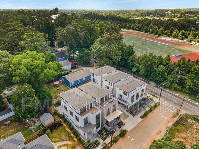 Building Photo - 194 E Lake Terrace SE