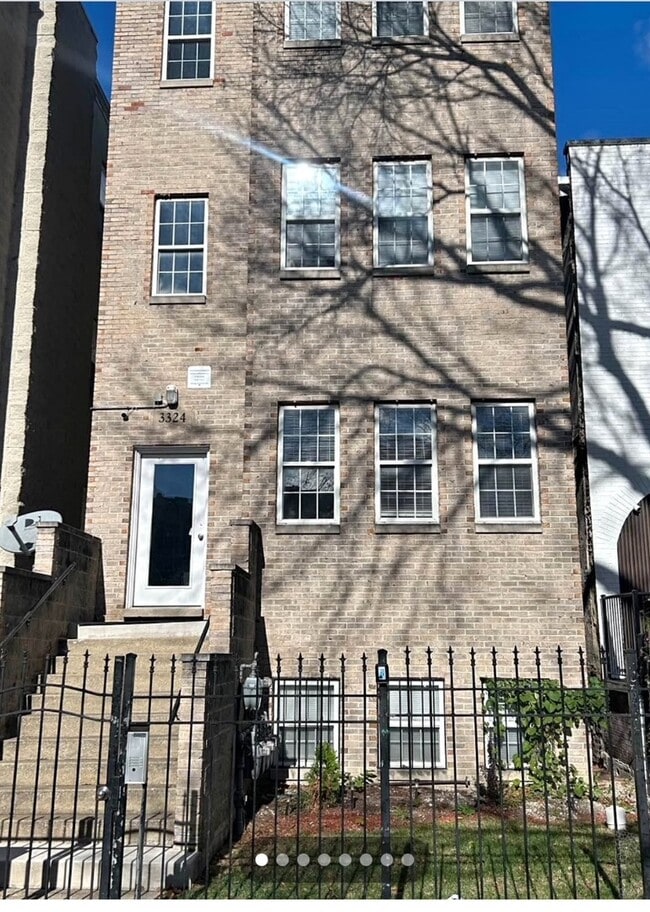Primary Photo - 3324 W Le Moyne St