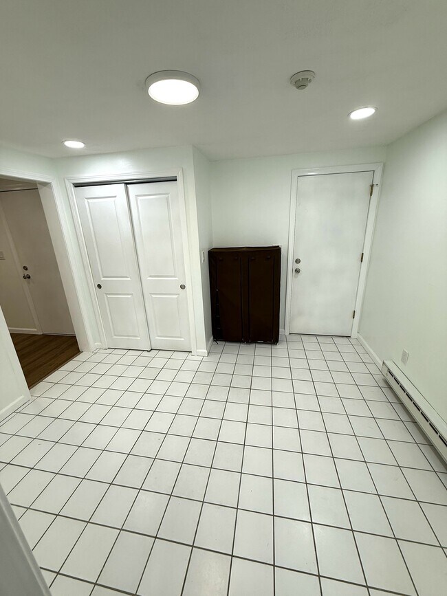 Building Photo - 15 Spencer Rd