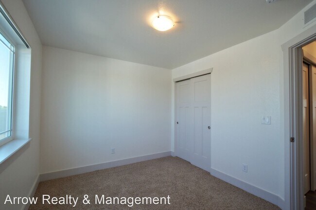 Building Photo - 105 Parkview Ct