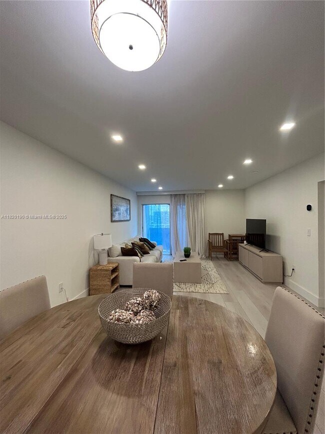 Building Photo - 400 Kings Point Dr