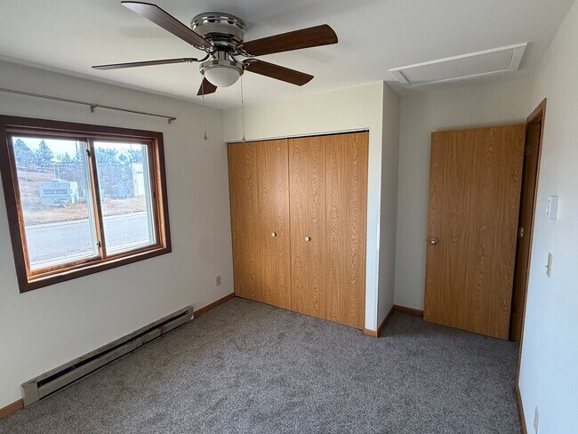 Building Photo - 4 Bedroom, 2 Bath Home for Rent in Black Hawk SD