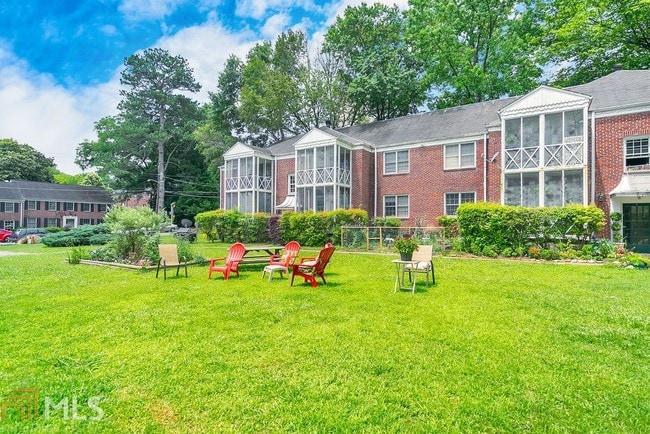 Building Photo - 72 Delmont Dr NE