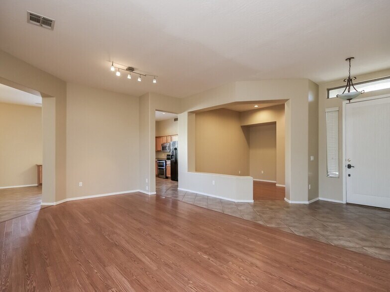 Building Photo - 1714 S Colonial Dr