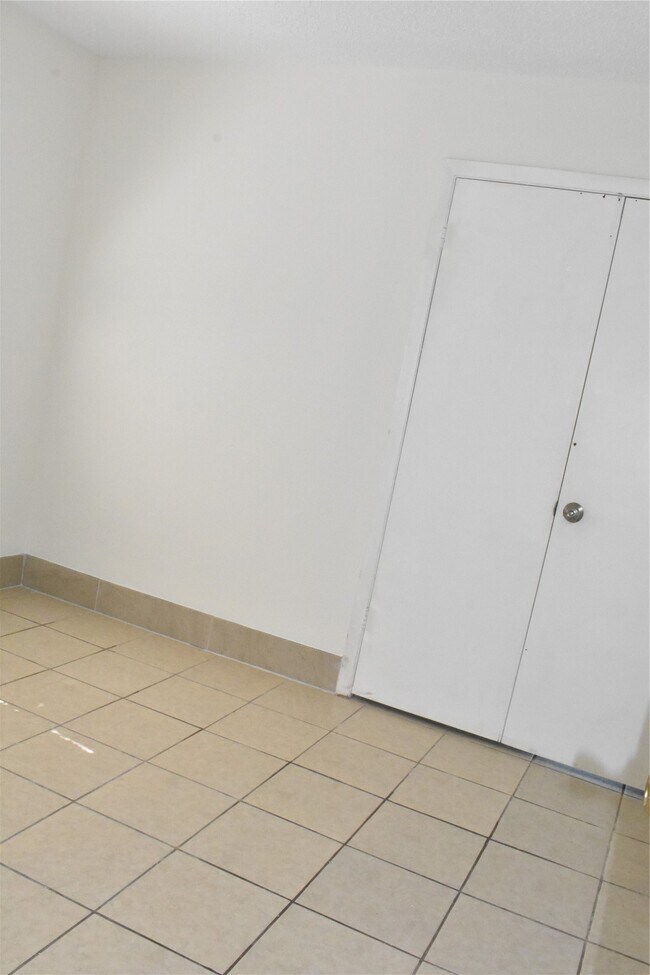 Building Photo - 7215 Caracas Dr