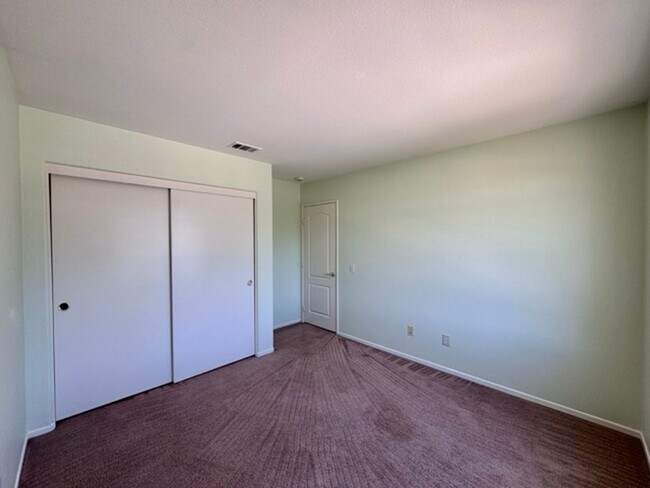 Building Photo - Beautiful Two Story 5 bedroom Home in the ...