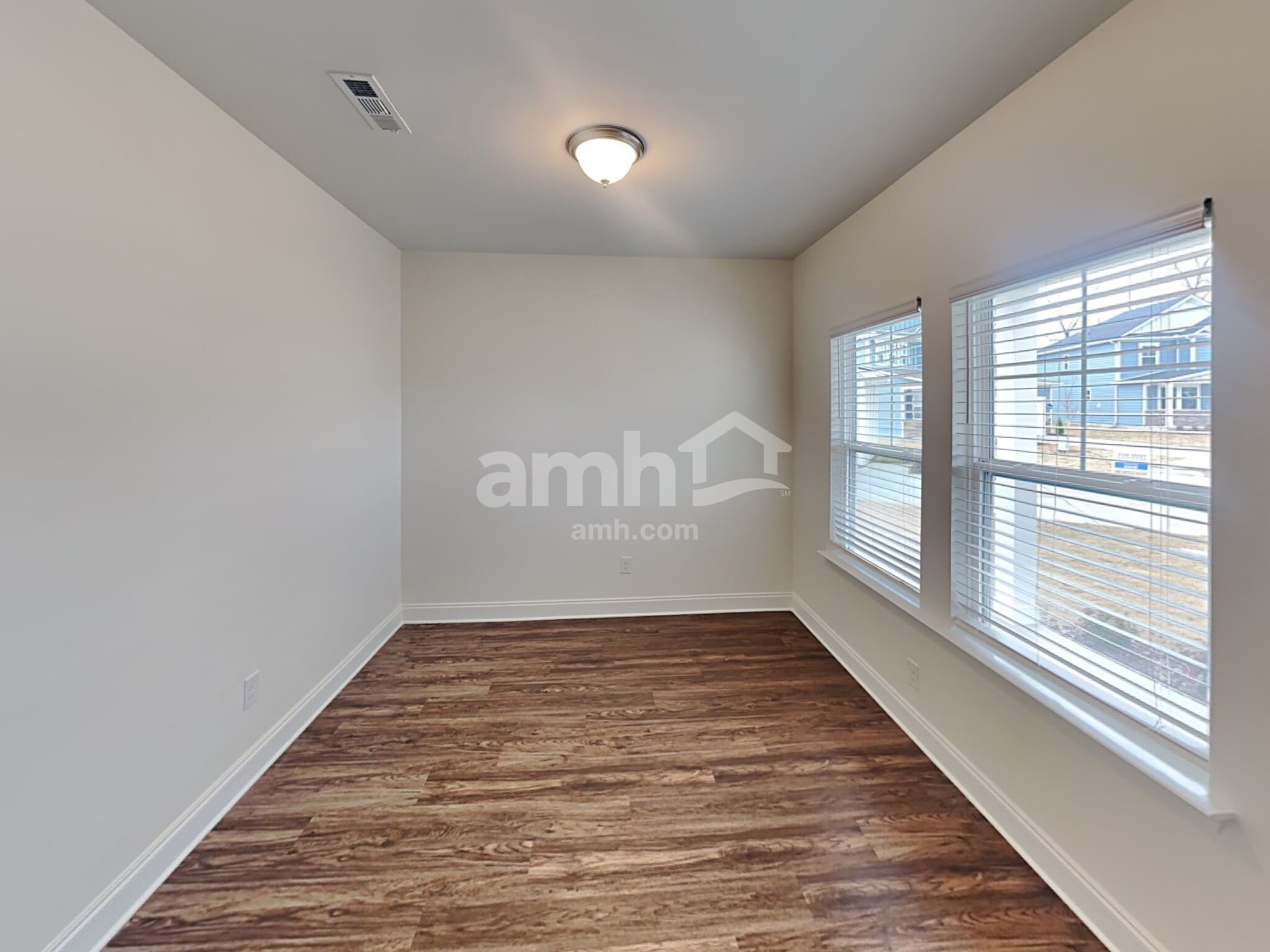 Building Photo - 1353 Lomond Dr