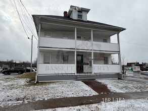 Building Photo - 36 School St