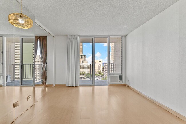 Building Photo - Corner 1BR in Waikiki - Diamond Head Views, All Utilities Included