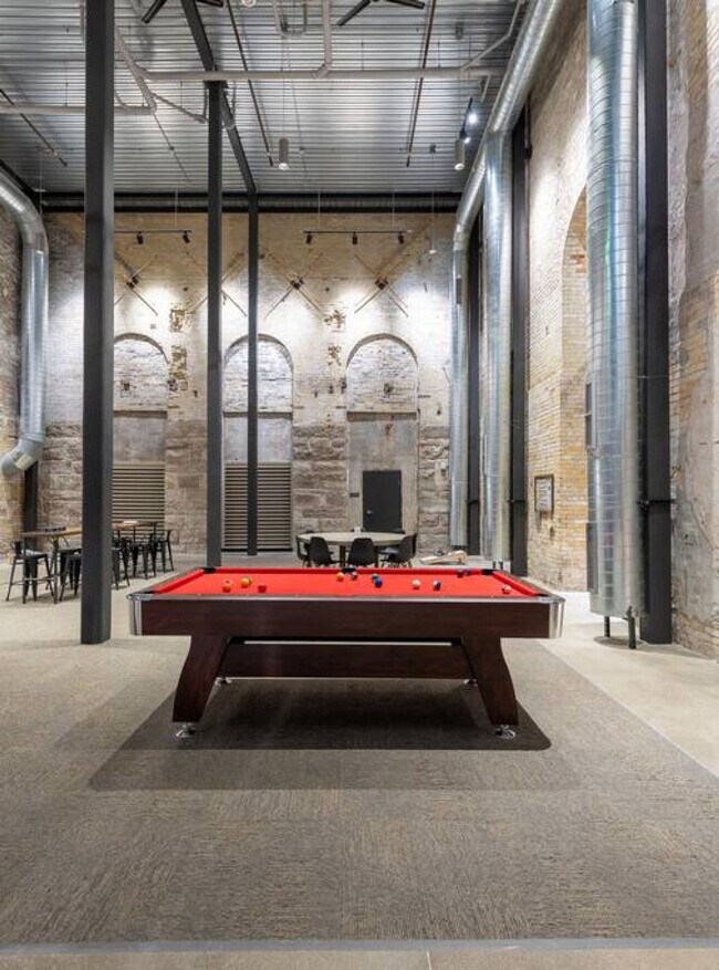 Building Photo - 1009 W Juneau Ave