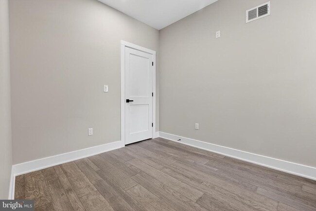 Building Photo - 34 W Sharpnack St