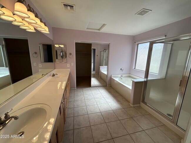 Building Photo - 13444 W Paradise Ln