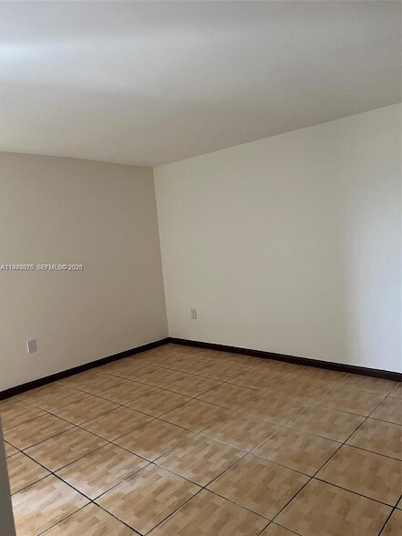 Building Photo - 10651 SW 108th Ave