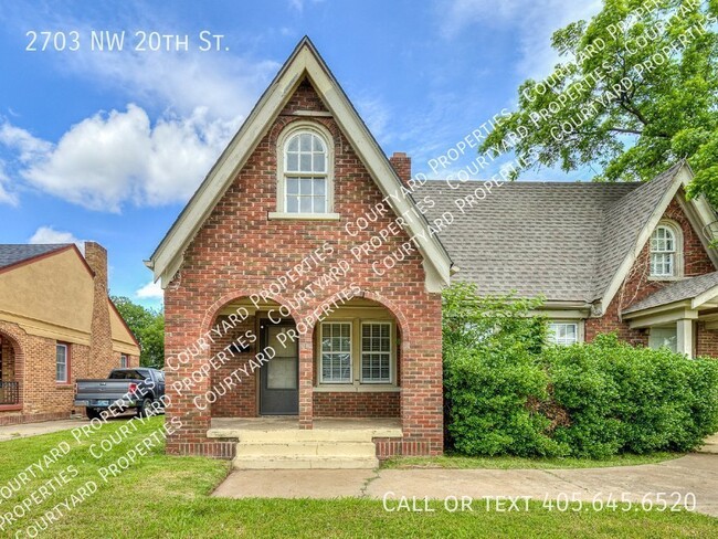 Building Photo - Adorable Tudor in Crestwood!