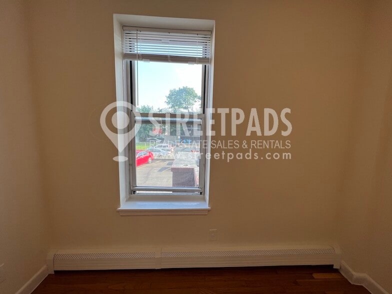 Building Photo - 172 N Beacon St