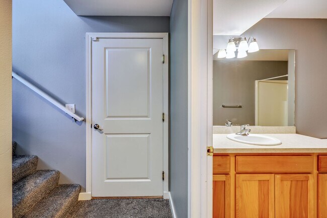 Building Photo - Poulsbo Home