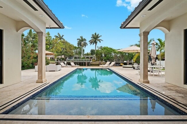 Primary Photo - 2437 Castilla Isle