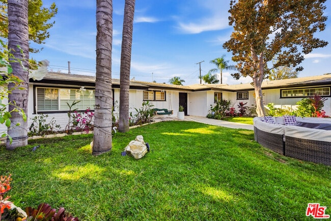 Building Photo - 22428 Victory Blvd