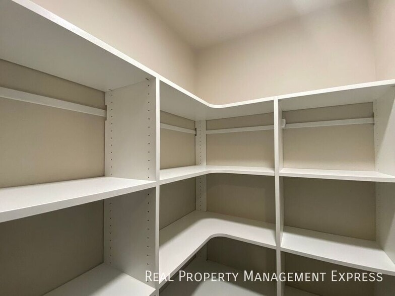 Building Photo - 5822 S Whisper Creek Pl