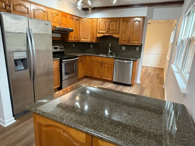 Building Photo - 3784 Strathmoor Cir