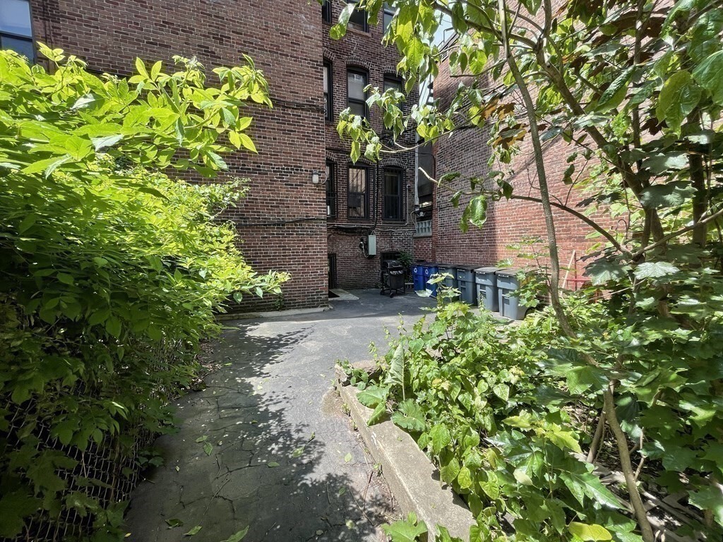 Building Photo - 181 Northampton St