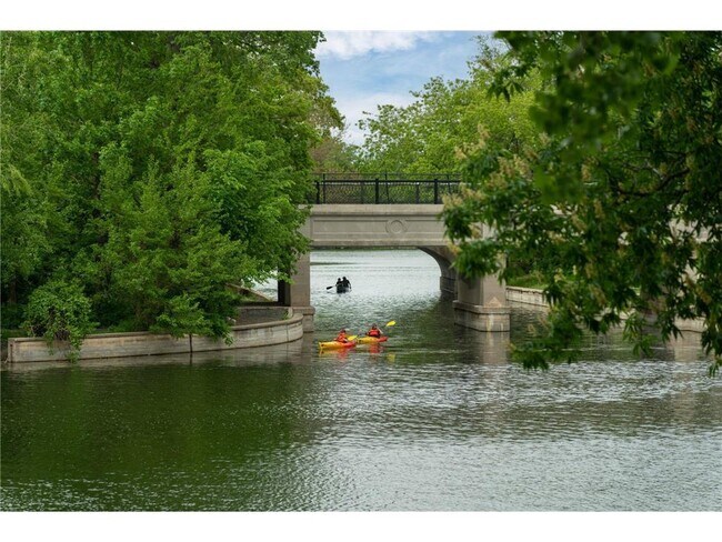 Building Photo - 2881 Irving Ave S