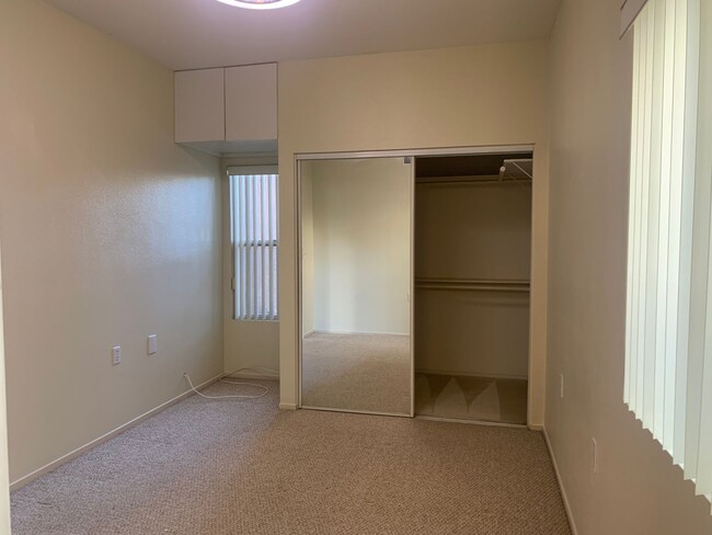 Building Photo - Cozy Condo in 55+ Community