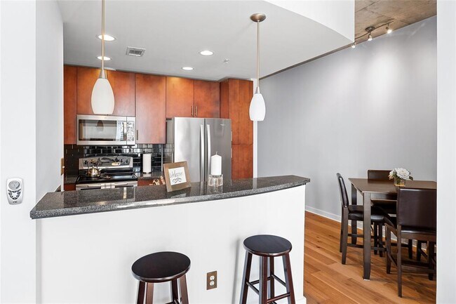 Building Photo - 360 Nueces St