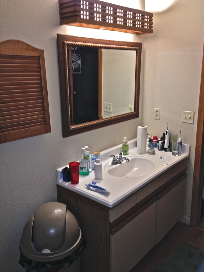 Building Photo - PRE-LEASE: 4 Bedroom 3.5 Bathroom Townhouse In Gold Run.  Walk To Campus!