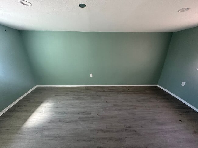 Building Photo - 3 bedroom 1 bath house