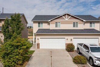 Building Photo - Charming Pullman Home