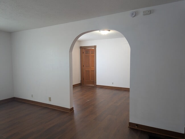 Building Photo - 520 N Prairie St