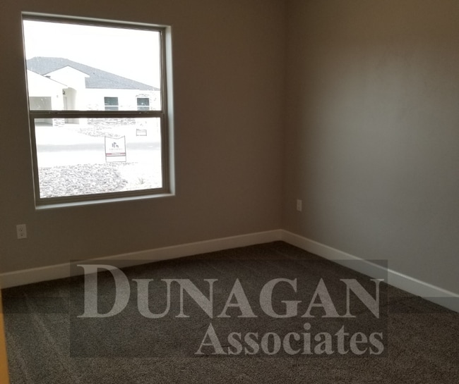 Building Photo - 401 Baler Ln