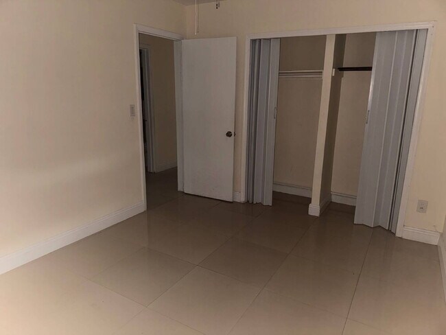 Building Photo - " 3 Bedroom 2 Bath Single Family Home in Prime Deerfield Beach Location!"