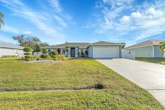 Building Photo - 226 SW Starfish Ave