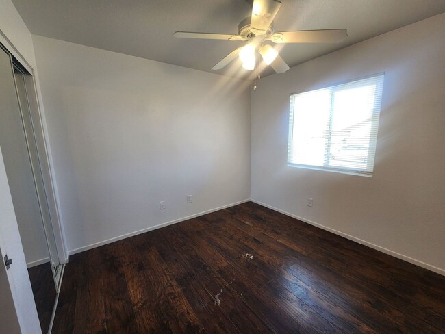 Building Photo - 3 Bedroom 2Bath- A Must See!